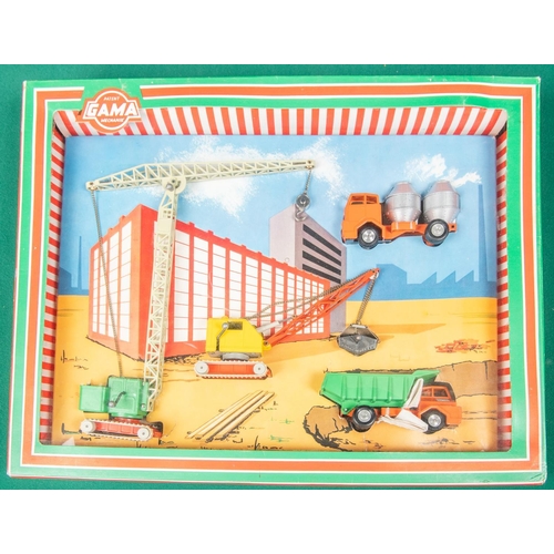 230 - An impressive early 1970's GAMA Mechanik construction Gift Set. Comprising a tracked tower crane wit... 