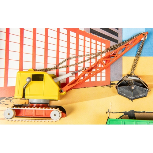 230 - An impressive early 1970's GAMA Mechanik construction Gift Set. Comprising a tracked tower crane wit... 