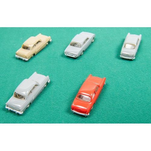 239 - 5 Scarce Lego HO scale cars, dating from the 1960s. Ford Taunus (grey), Taunus de luxe ( fawn), VW 1... 