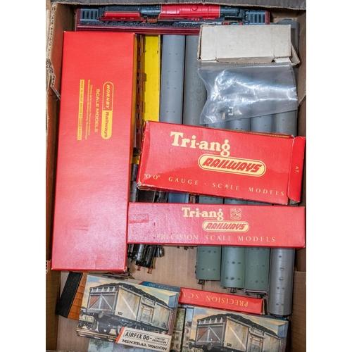 43 - A quantity of model railway etc. Tri-ang including a Rocket Launching Wagon, 2x Pullman 1st Class Ma... 