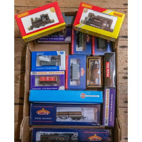 44 - A quantity of 00 gauge Locomotives and Freight Rolling Stock. 4 00 gauge Locomotives. Bachmann a LMS... 