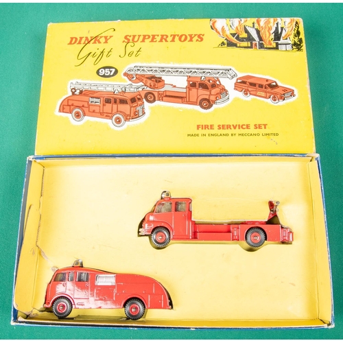 446 - Dinky toys gift set 957, Fire Service Set. Contains turntable fire escape, Commer fire engine and a ... 