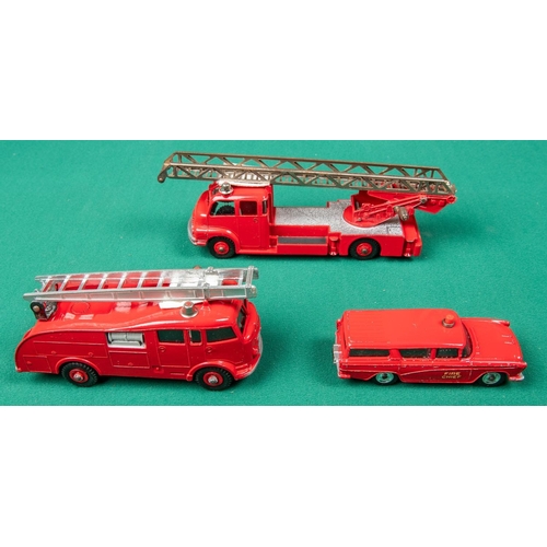 446 - Dinky toys gift set 957, Fire Service Set. Contains turntable fire escape, Commer fire engine and a ... 