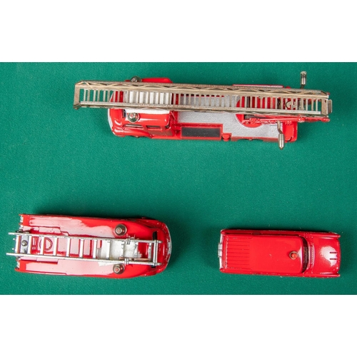 446 - Dinky toys gift set 957, Fire Service Set. Contains turntable fire escape, Commer fire engine and a ... 