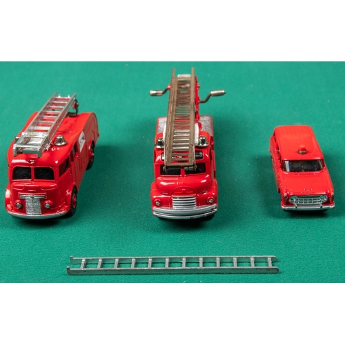 446 - Dinky toys gift set 957, Fire Service Set. Contains turntable fire escape, Commer fire engine and a ... 