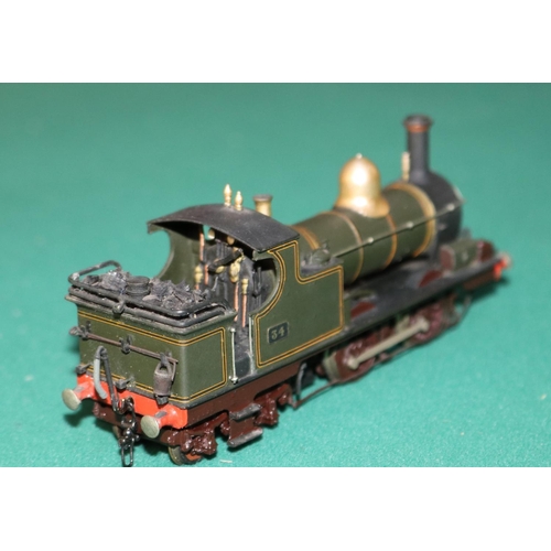 53 - A fine quality brass OO gauge 2-rail electric GWR Dean 0-4-4 tank locomotive, RN 34. In lined Brunsw... 