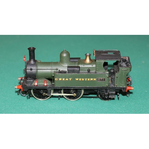 58 - A fine quality brass OO gauge 2-ril electric Great Western 0-4-2 tank locomotive, RN 571. In unlined... 