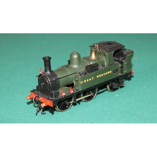 58 - A fine quality brass OO gauge 2-ril electric Great Western 0-4-2 tank locomotive, RN 571. In unlined... 