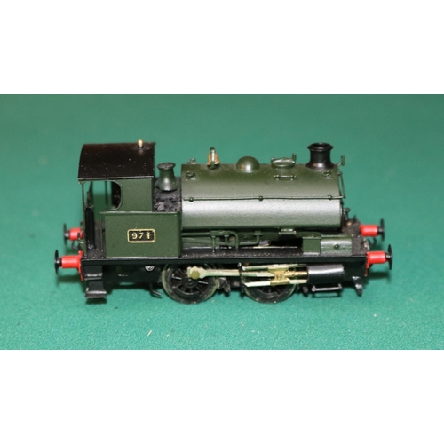 62 - A fine quality brass OO gauge 2-rail electric Great Western outside cylinder 0-6-0 Saddle Tank locom... 