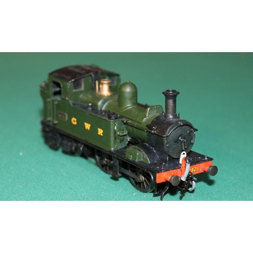 64 - A fine quality brass OO gauge 2-rail electric GWR 0-4-2 Tank locomotive. RN 1421. In unlined Brunswi... 