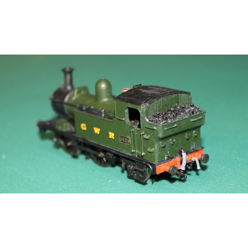 64 - A fine quality brass OO gauge 2-rail electric GWR 0-4-2 Tank locomotive. RN 1421. In unlined Brunswi... 