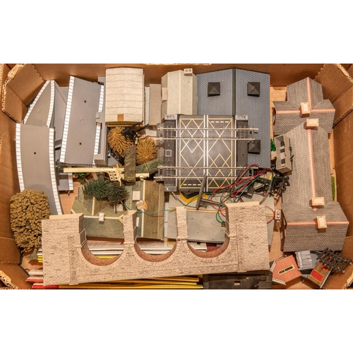 73 - Quantity of OO gauge railway by Hornby etc. A train pack, GNER The White Rose comprising a class 373... 