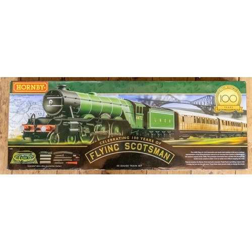 78 - Hornby OO gauge Flying Scotsman 100 years anniversary set. Complete set with controller and track, r... 