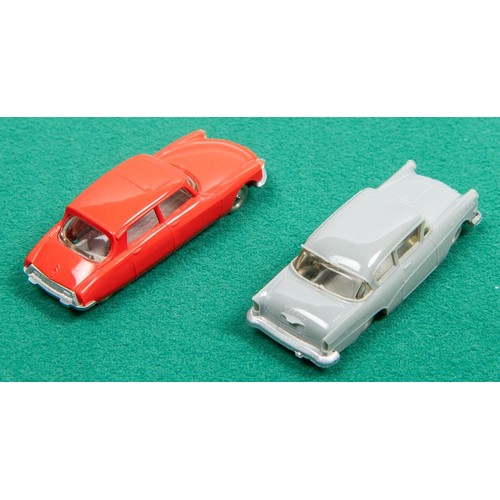 241 - 5 Scarce Lego HO scale cars, dating from the 1960s. No.603 Citroen DS19 (red), and 4x No.662 Opel Re... 