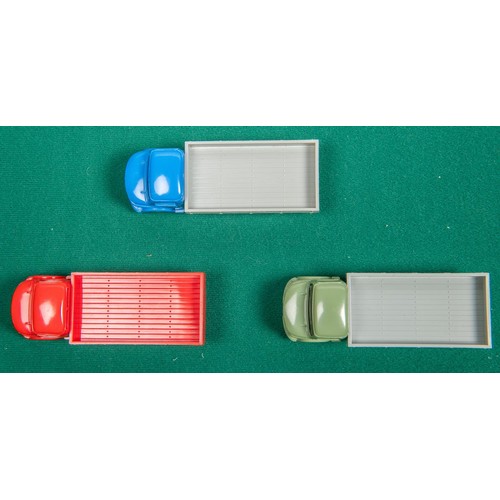 242 - 3 Scarce Lego HO scale No.653 trucks, dating from the 1960s. All on Mercedes cabs, Blue & grey, gree... 