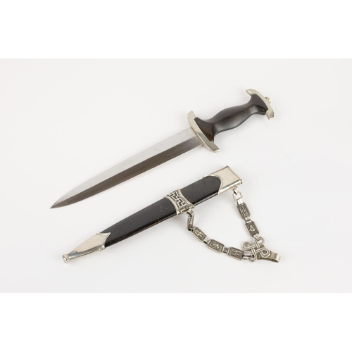 103 - A good Third Reich 1936 Model chained SS dagger, the blade with no maker's or RZM marks, in its scab... 