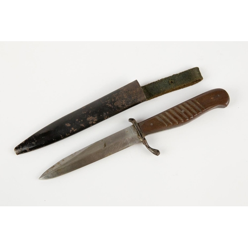 122 - A WWI German trench dagger Nahkampfmesser, the 4¾