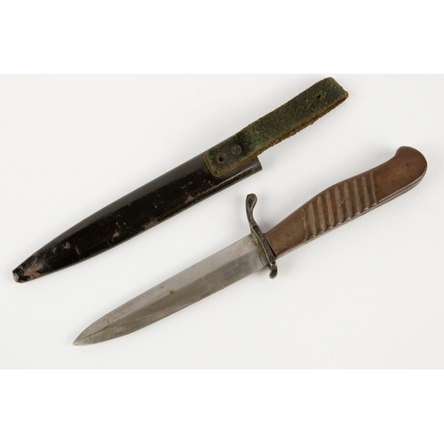 122 - A WWI German trench dagger Nahkampfmesser, the 4¾