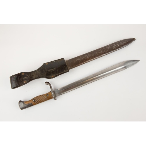 129 - An Imperial German M1898/05 bayonet, blade 14½