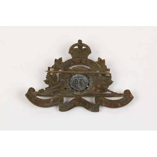 165 - WWI CEF cap badge of the 70th Overseas Field Battery Canadian Field Artillery, with original brooch ... 