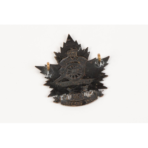 173 - WWI CEF cap badge of the 5th Overseas Siege Battery Canadian Heavy Artillery, with two replacement (... 