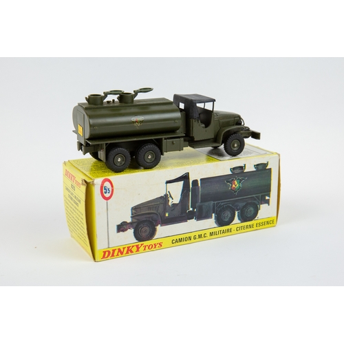 265 - French Dinky Toy Camion G.M.C. Militaire Citerne Essence (823). In French military olive green with ... 