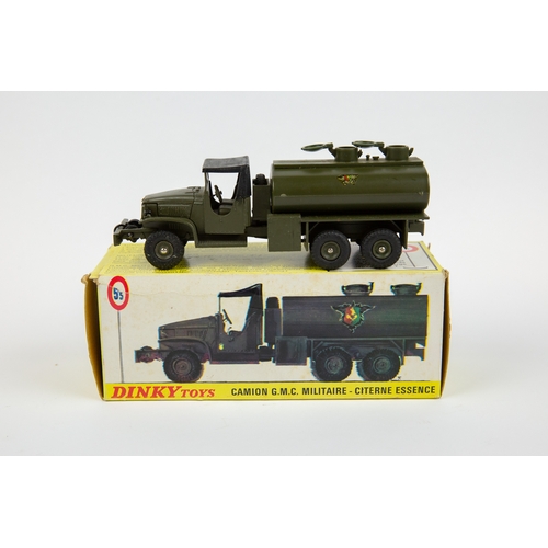 265 - French Dinky Toy Camion G.M.C. Militaire Citerne Essence (823). In French military olive green with ... 