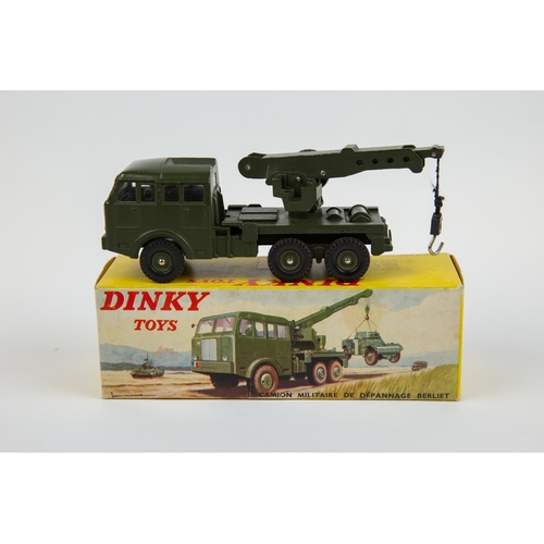 266 - French Dinky Toys Camion Militaire de Depannage Berliet (826). In French Military olive green, with ... 