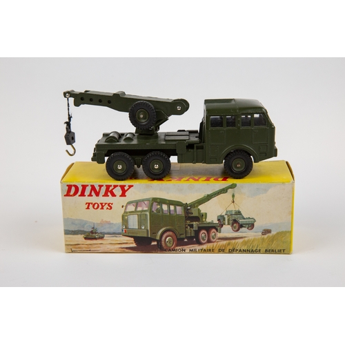 266 - French Dinky Toys Camion Militaire de Depannage Berliet (826). In French Military olive green, with ... 