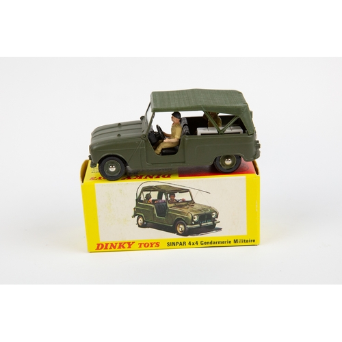 268 - French Dinky Sinpar 4x4 Gendarmerie Militaire (815). In olive green, complete with both figures and ... 