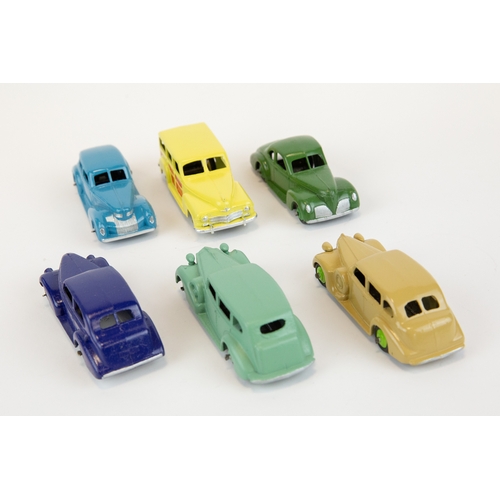 298 - 6 well restored Dinky Toys. 5x 39 Series American Cars, Chrysler Royal Saloon, Packard Super 8 Toure... 