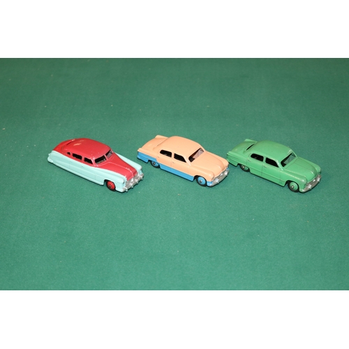 316 - 3 Dinky Toys American cars. A Ford Sedan, a low-line example in pink and blue with blue wheels. Anot... 