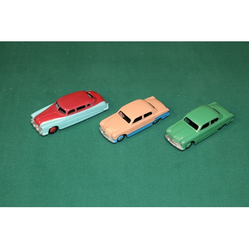 316 - 3 Dinky Toys American cars. A Ford Sedan, a low-line example in pink and blue with blue wheels. Anot... 