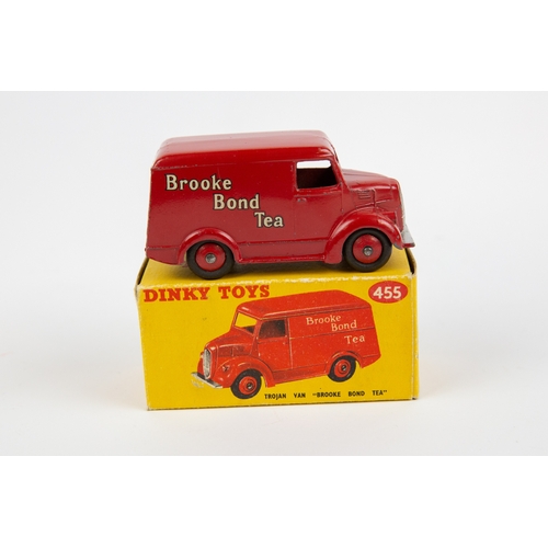 338 - 2 Dinky Toys. Dodge Rear Tipping Wagon (414). An example with orange cab and chassis, with mid green... 