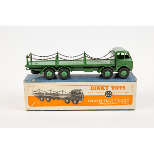 357 - A scarce Dinky Supertoys Foden Flat Truck with chains (505). An early DG example with cab, chassis a... 