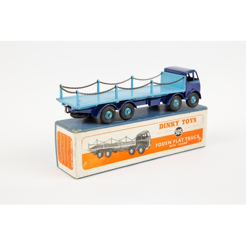 384 - Dinky Supertoys Foden Flat Truck with chains (505). An early DG example, cab and chassis in dark blu... 