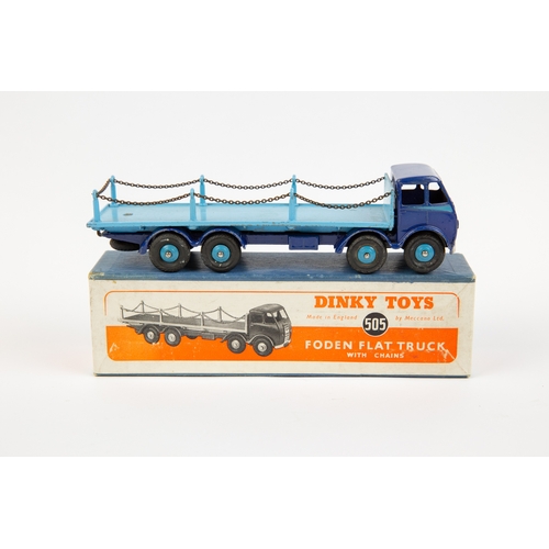 384 - Dinky Supertoys Foden Flat Truck with chains (505). An early DG example, cab and chassis in dark blu... 