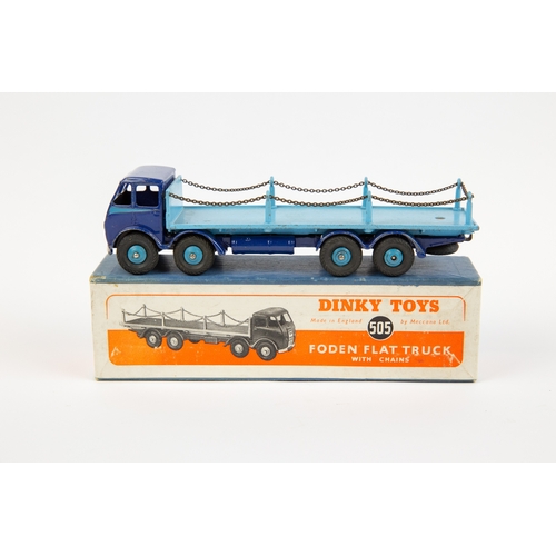 384 - Dinky Supertoys Foden Flat Truck with chains (505). An early DG example, cab and chassis in dark blu... 