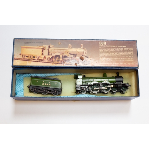 40 - A DJH Kits electric LNER C2 Atlantic 4-4-2 tender locomotive. 3984, in lined green livery. Boxed. VG... 