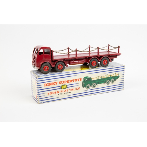 401 - Dinky Supertoys Foden Flat Truck with chains (905). An FG example, cab, chassis and body in maroon w... 