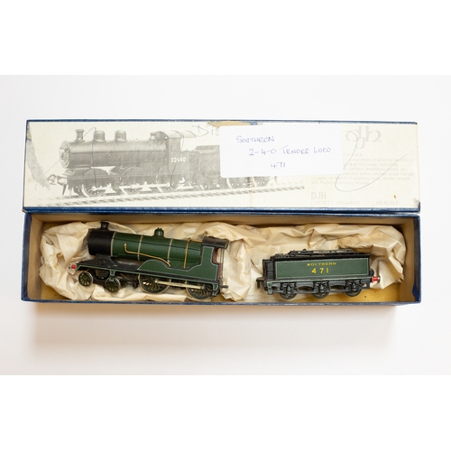 42 - A kit built OO electric Southern D15 4-4-0 tender locomotive, 471. In lined dark green livery. In an... 