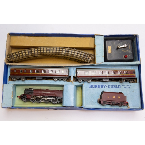 58 - A quantity of Hornby Dublo Railway. An EDP2 Passenger Train Set, comprising 4-6-2 locomotive and ten... 