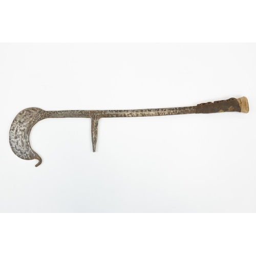 313 - An African throwing knife, probably from northern Nigeria, 26