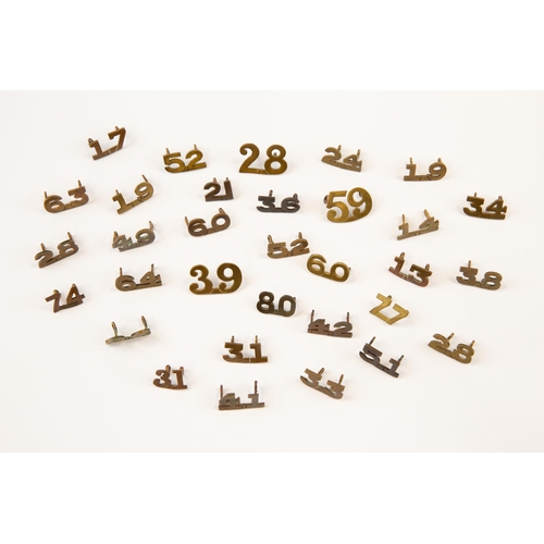 208 - 32 WWI CEF Infantry mostly bronzed collar numerals: 13, 14, 17, 19 (pair), 21, 24, 26, 28 (pair), 28... 