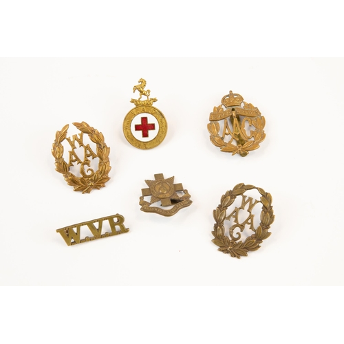 160 - 5 WWI Womens Services cap badges: Womens Volunteer Reserve, bronze by Gaunt, one blade (the other mi... 