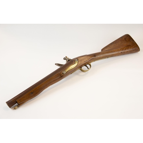 396 - A flintlock musketoon, converted from a Brown Bess musket, 29½