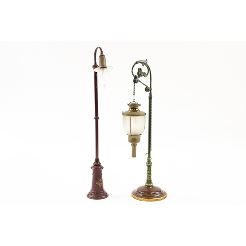 247 - Marklin, Early 20th century street lamp, in cast metal and tinplate, Lamp is brass with its original... 