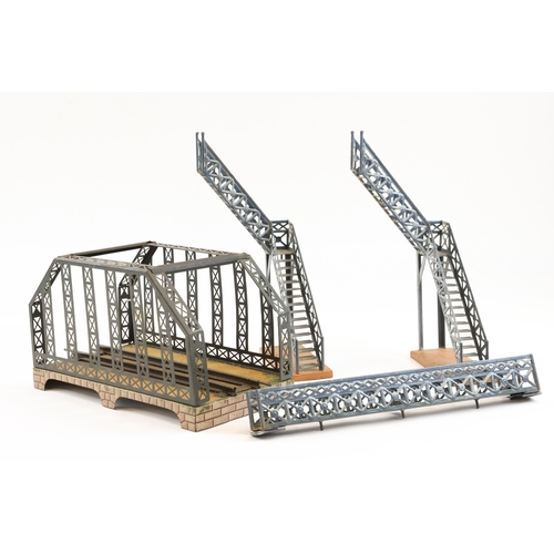 248 - Marklin early 20th century Tinplate footbridge. Finished in grey with highlights to give metal effec... 