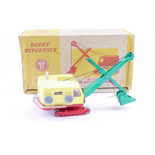 406 - A Dinky Supertoys Ruston Bucyrus Excavator (975). Pale yellow plastic body, green jib and bucket, re... 