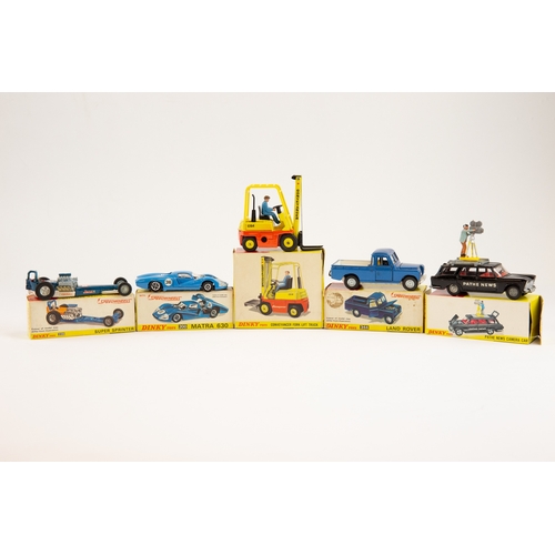 352 - 5 Dinky toys. To include No.404 Conveyancer fork lift truck complete with winding handle and pallet,... 